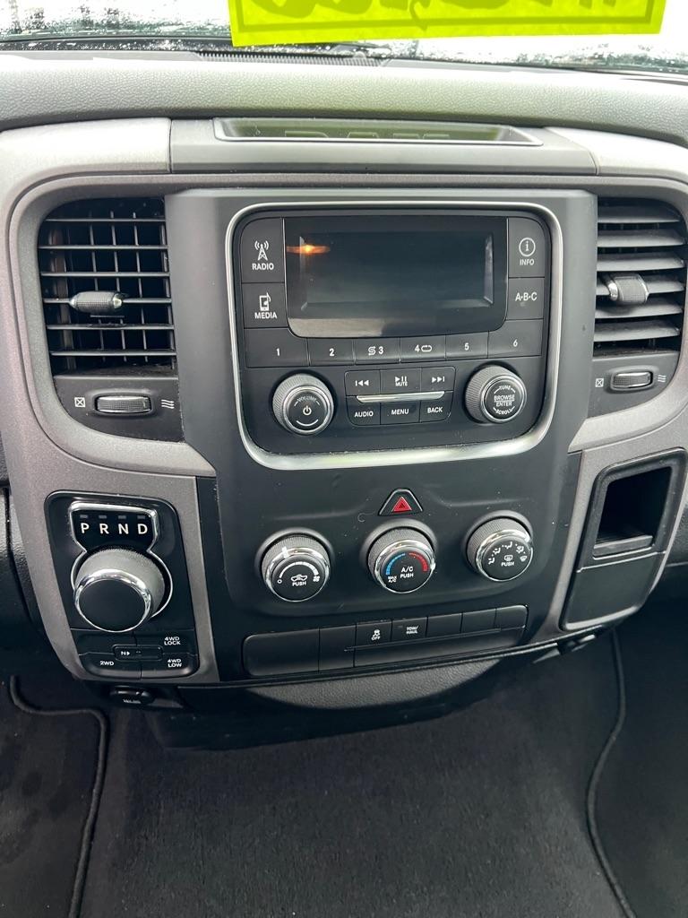 RAM 1500 Tradesman Quad Cab 4WD 2017