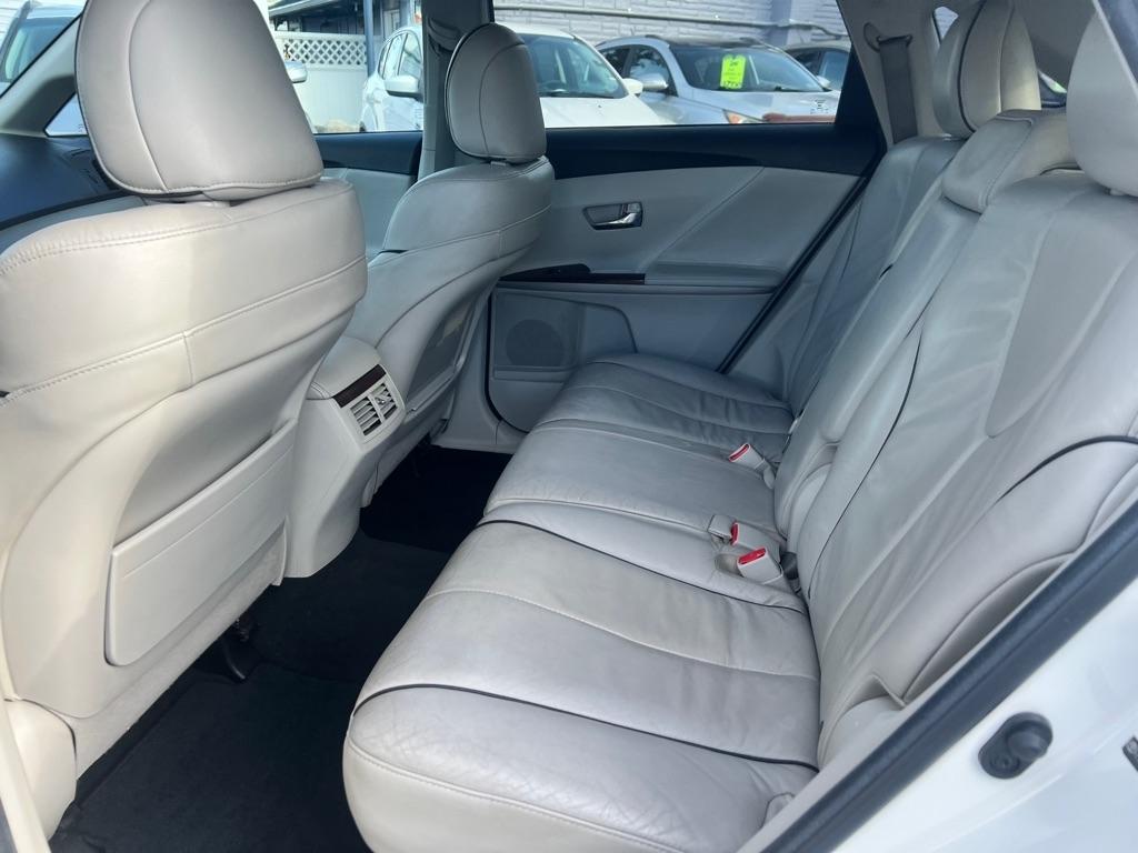 Toyota Venza FWD V6 2011