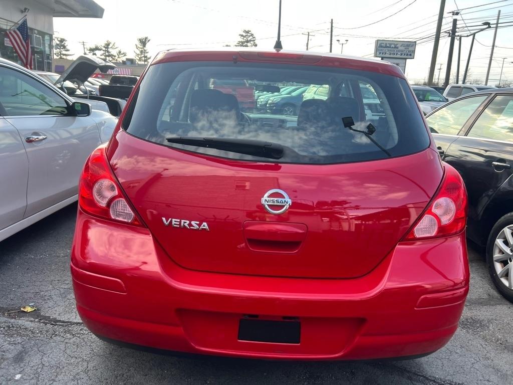 Nissan Versa 1.8 S Hatchback 2012