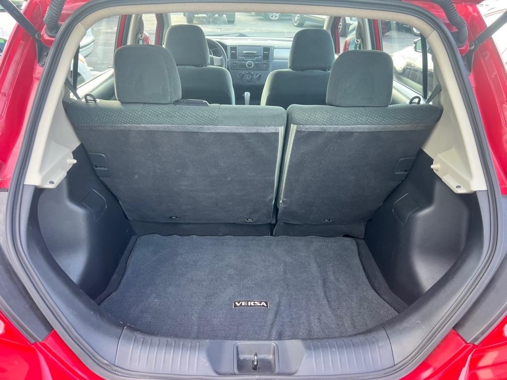 Nissan Versa 1.8 S Hatchback 2012