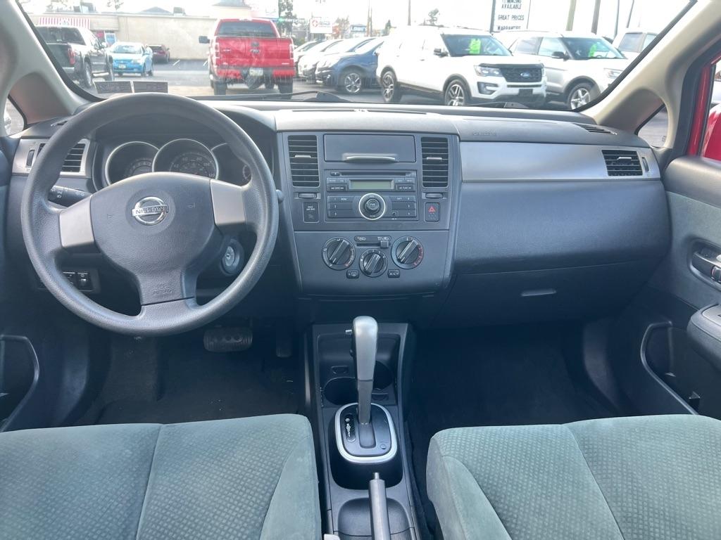 Nissan Versa 1.8 S Hatchback 2012