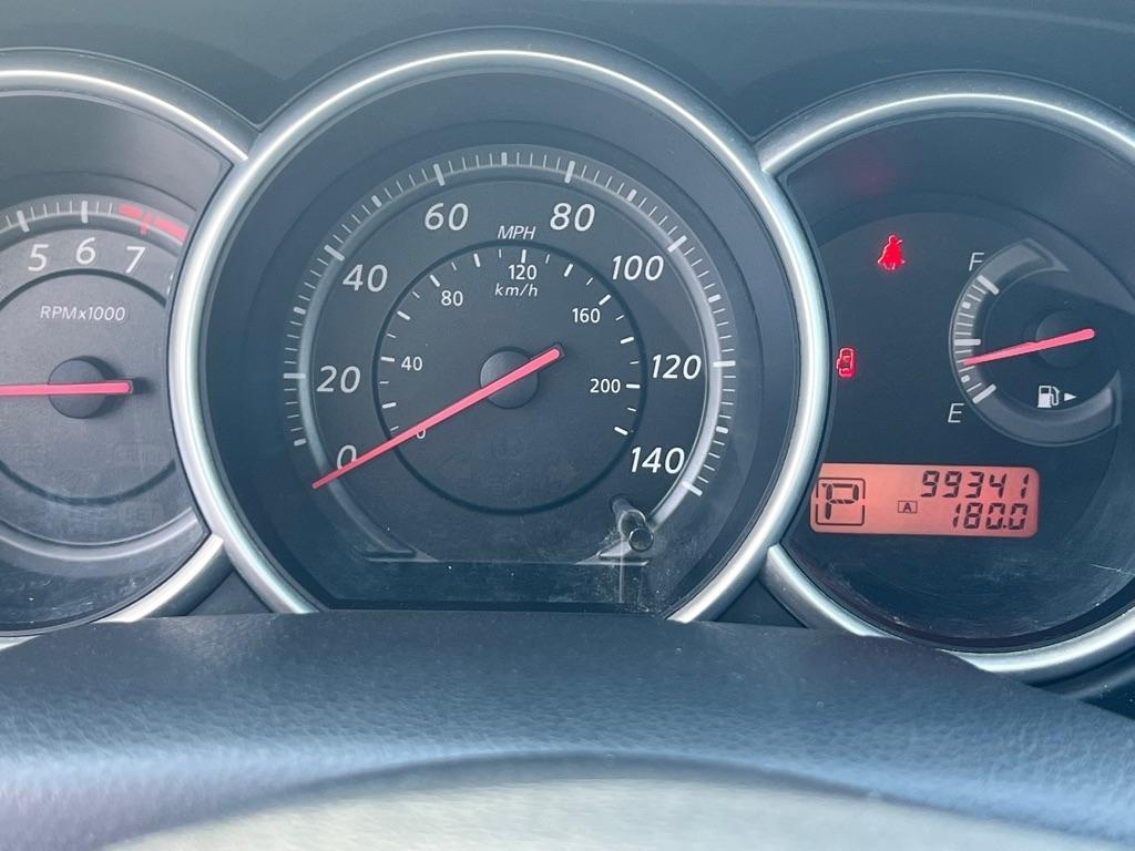 Nissan Versa 1.8 S Hatchback 2012