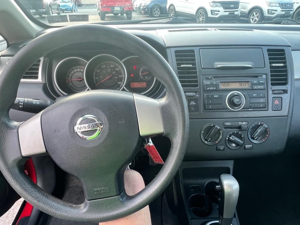 Nissan Versa 1.8 S Hatchback 2012