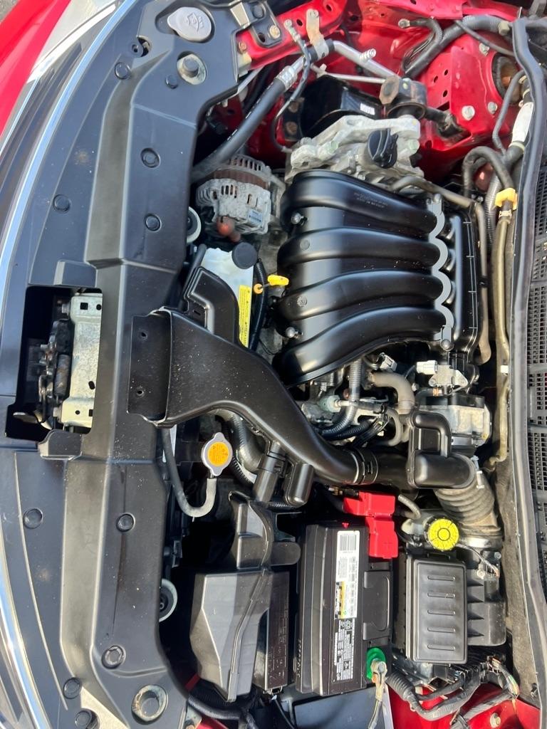 Nissan Versa 1.8 S Hatchback 2012