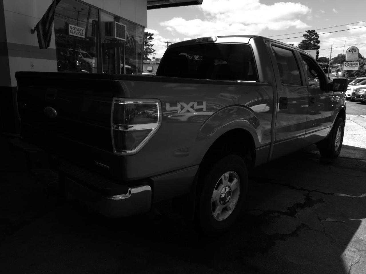 Ford F-150 XL SuperCrew 5.5-ft. Bed 4WD 2012