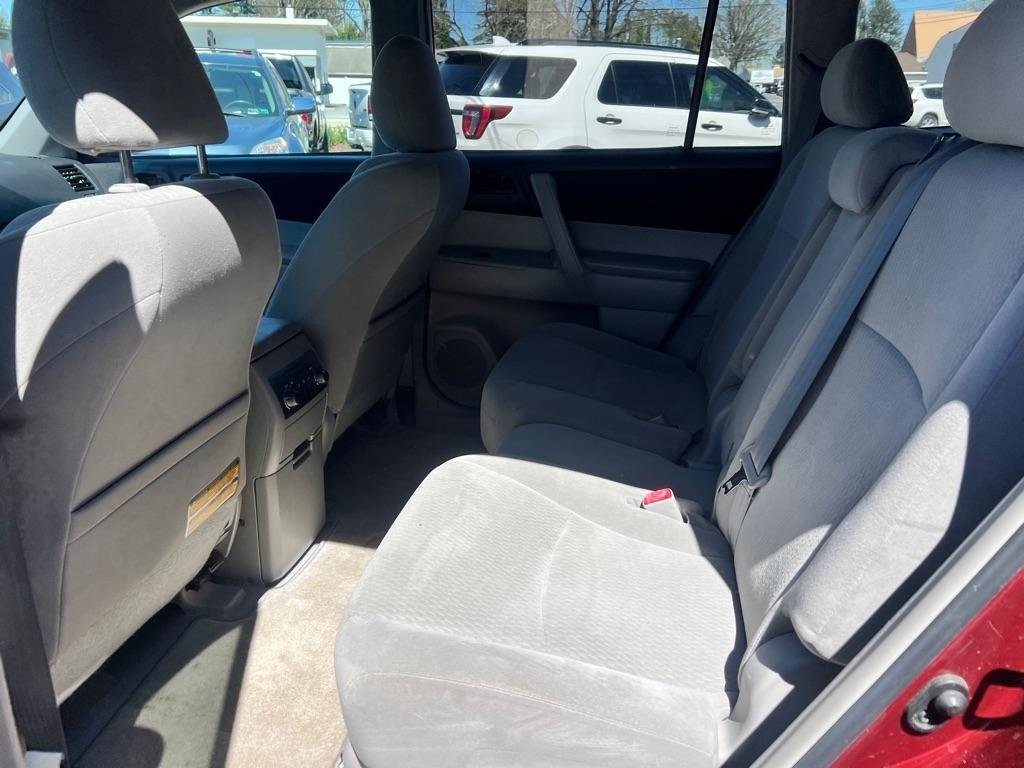 Toyota Highlander Base 4WD 2010