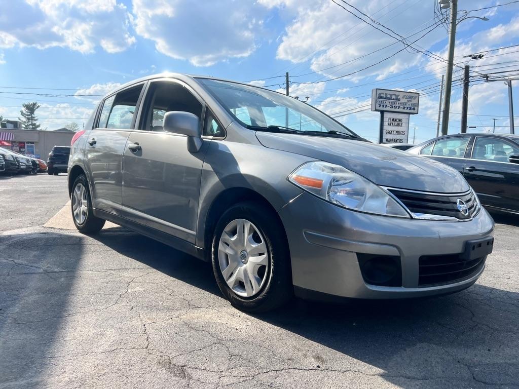Nissan Versa 1.8 S Hatchback 2012