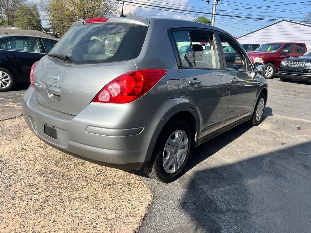 Nissan Versa 1.8 S Hatchback 2012