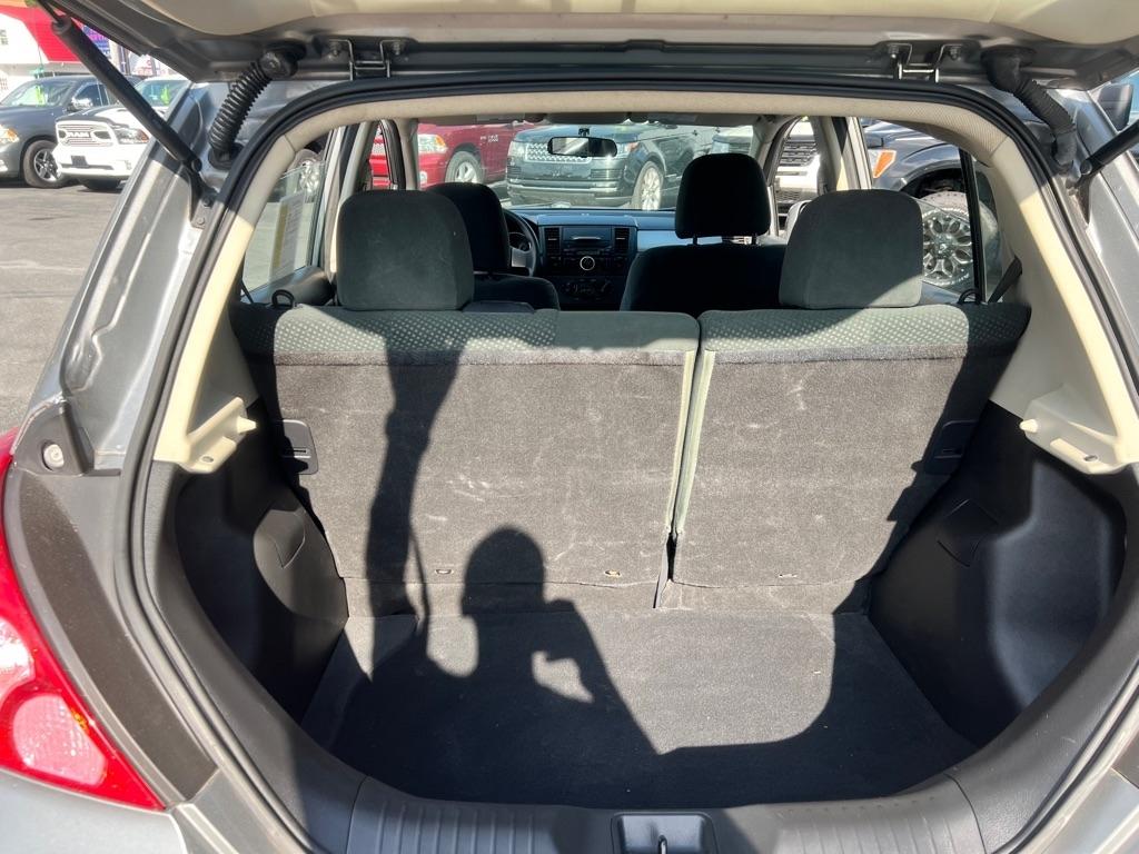 Nissan Versa 1.8 S Hatchback 2012