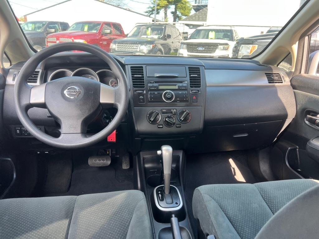 Nissan Versa 1.8 S Hatchback 2012