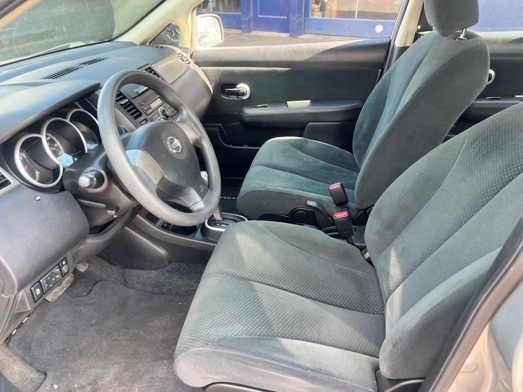 Nissan Versa 1.8 S Hatchback 2012