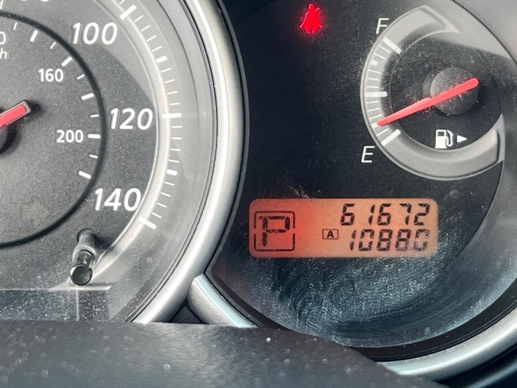 Nissan Versa 1.8 S Hatchback 2012