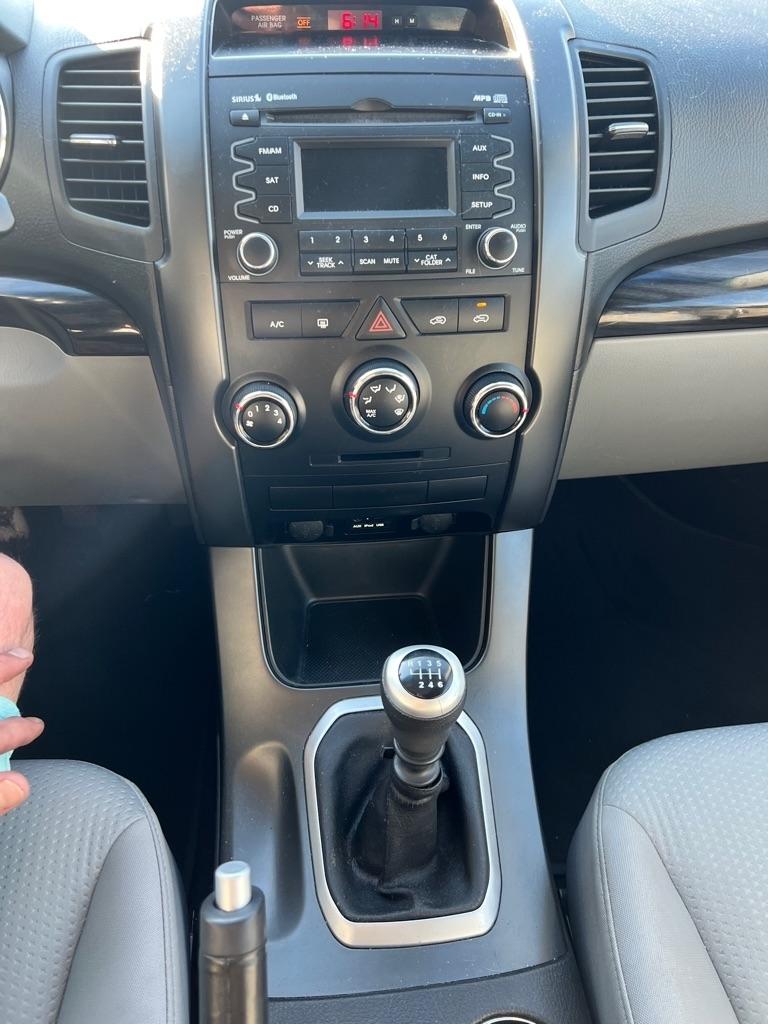 Kia Sorento LX 2WD 2011