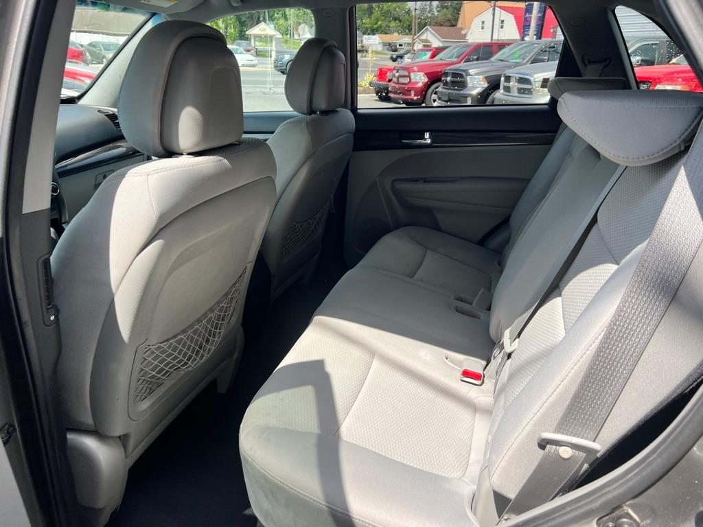 Kia Sorento LX 2WD 2011