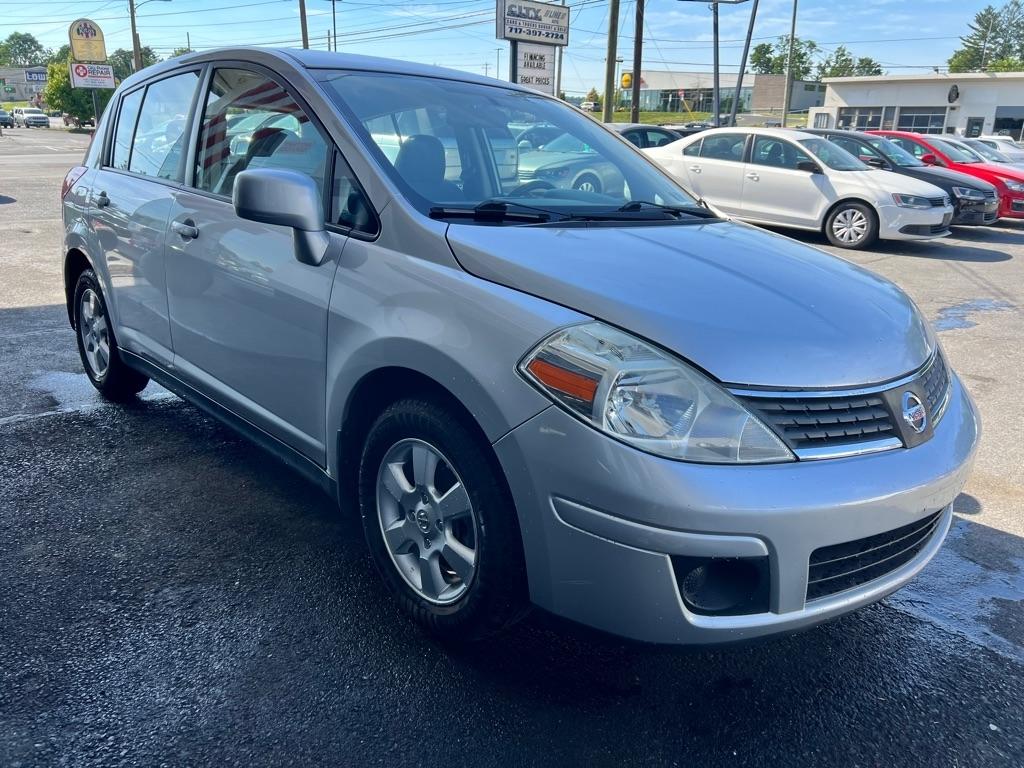 Nissan Versa 1.8 S Hatchback 2009