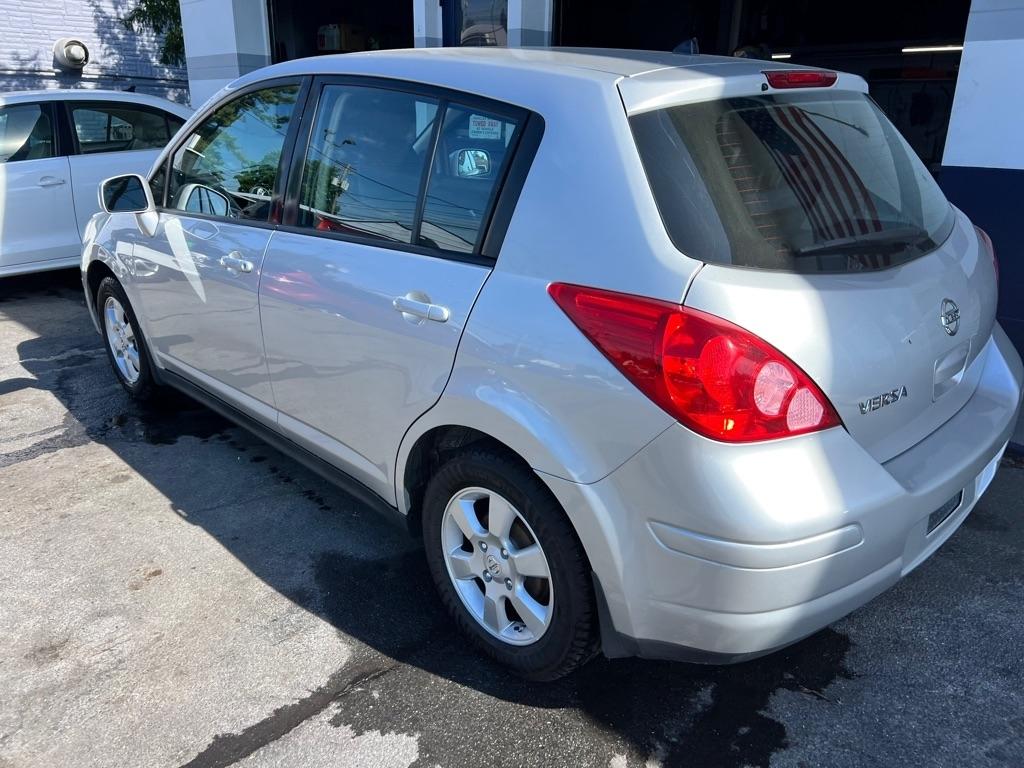 Nissan Versa 1.8 S Hatchback 2009