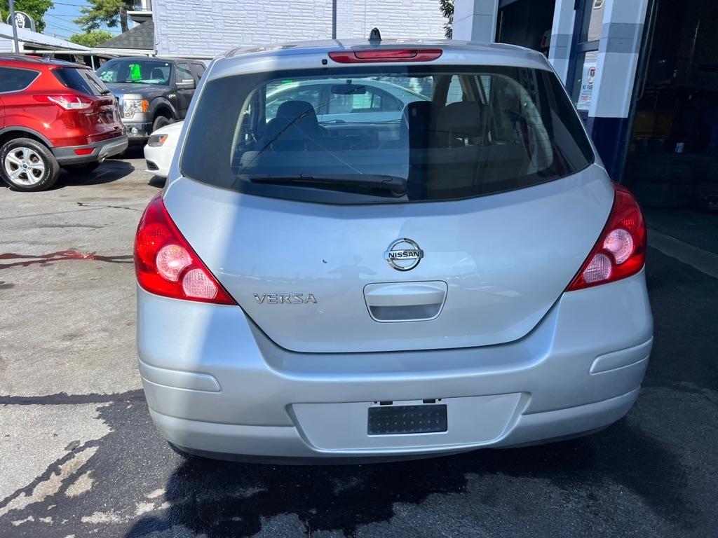 Nissan Versa 1.8 S Hatchback 2009