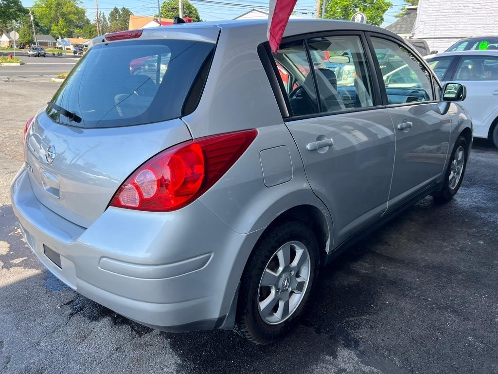 Nissan Versa 1.8 S Hatchback 2009