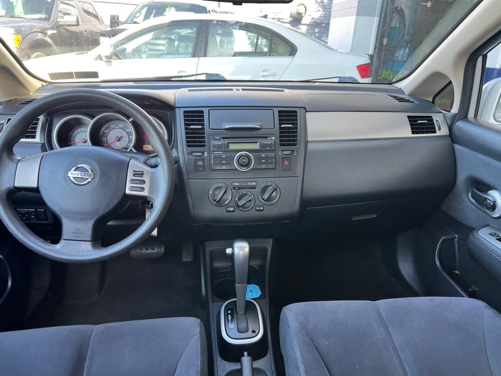 Nissan Versa 1.8 S Hatchback 2009