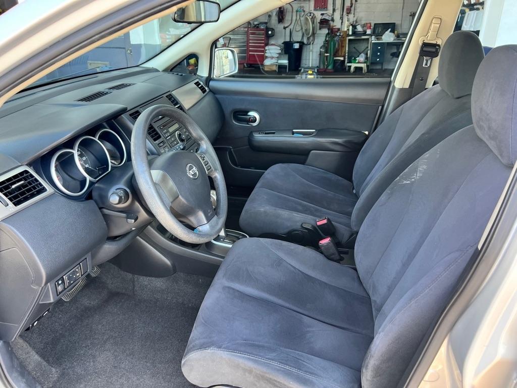Nissan Versa 1.8 S Hatchback 2009