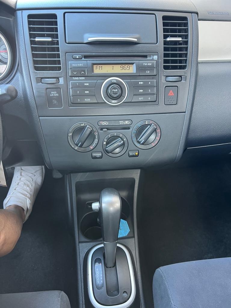 Nissan Versa 1.8 S Hatchback 2009