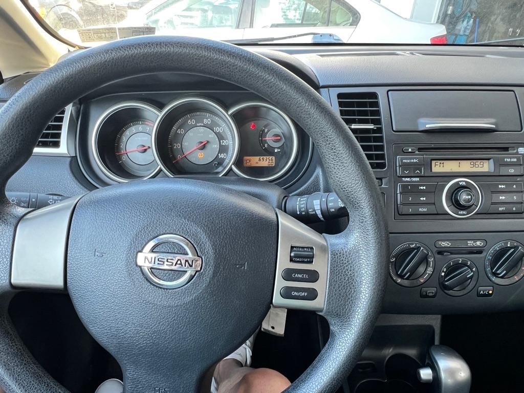 Nissan Versa 1.8 S Hatchback 2009