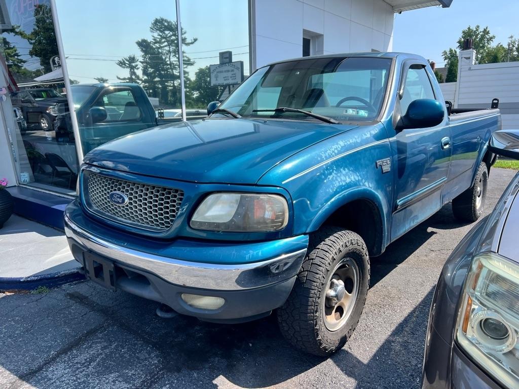 Ford F-150 XL Short Bed 4WD 2001