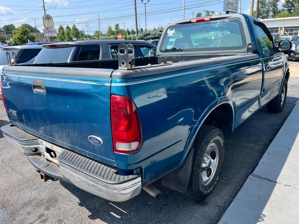 Ford F-150 XL Short Bed 4WD 2001