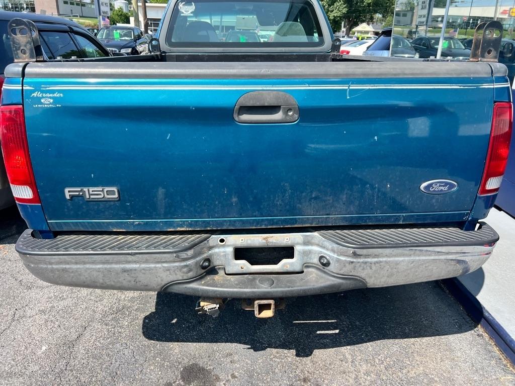 Ford F-150 XL Short Bed 4WD 2001