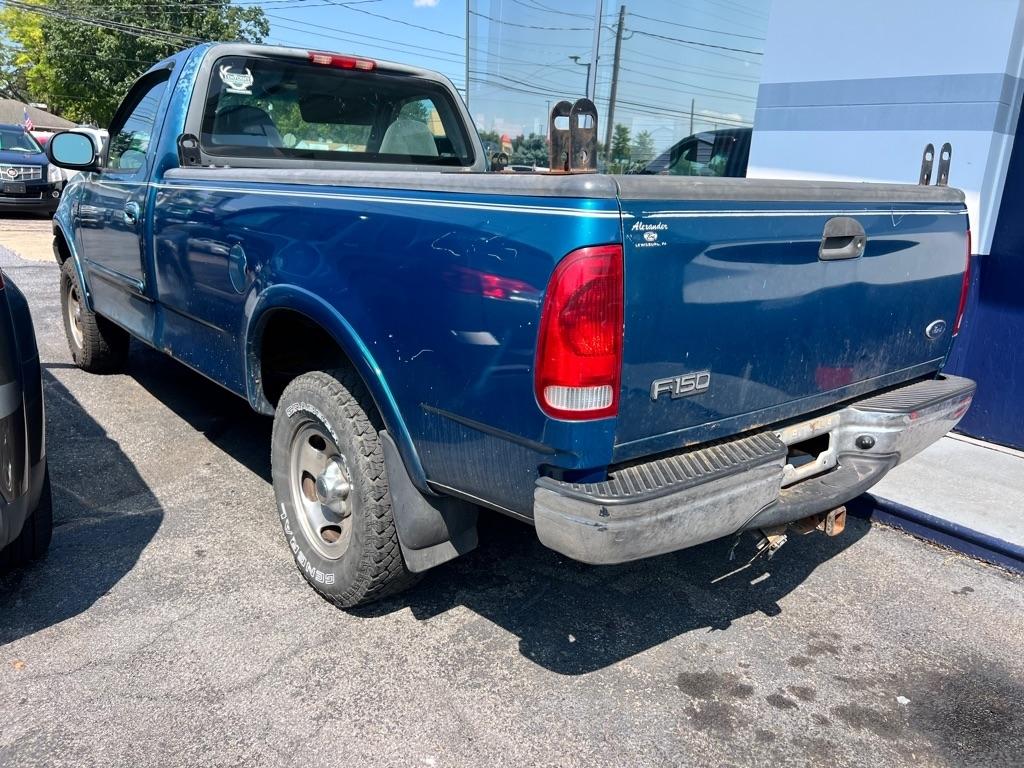 Ford F-150 XL Short Bed 4WD 2001