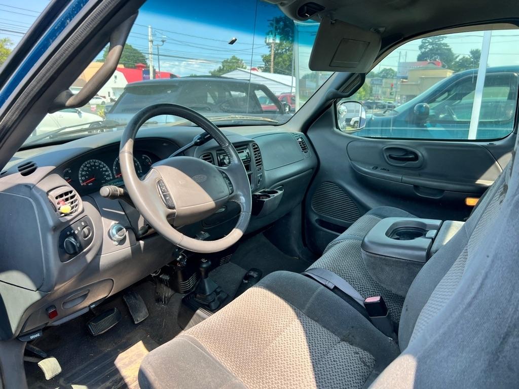 Ford F-150 XL Short Bed 4WD 2001