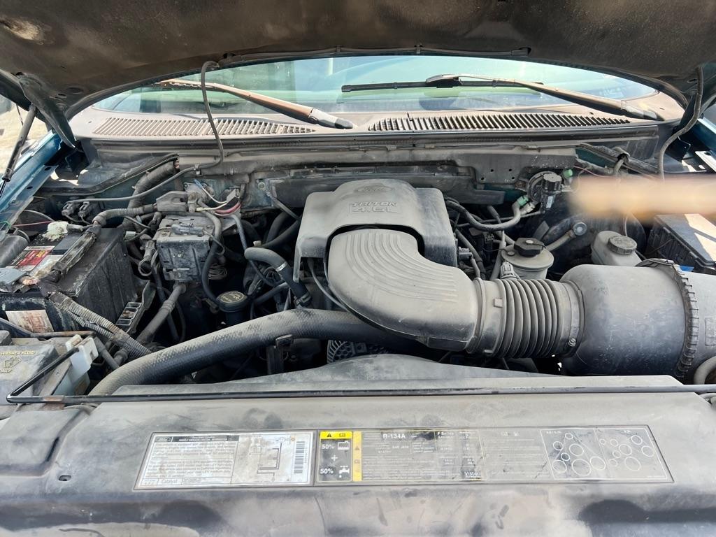Ford F-150 XL Short Bed 4WD 2001
