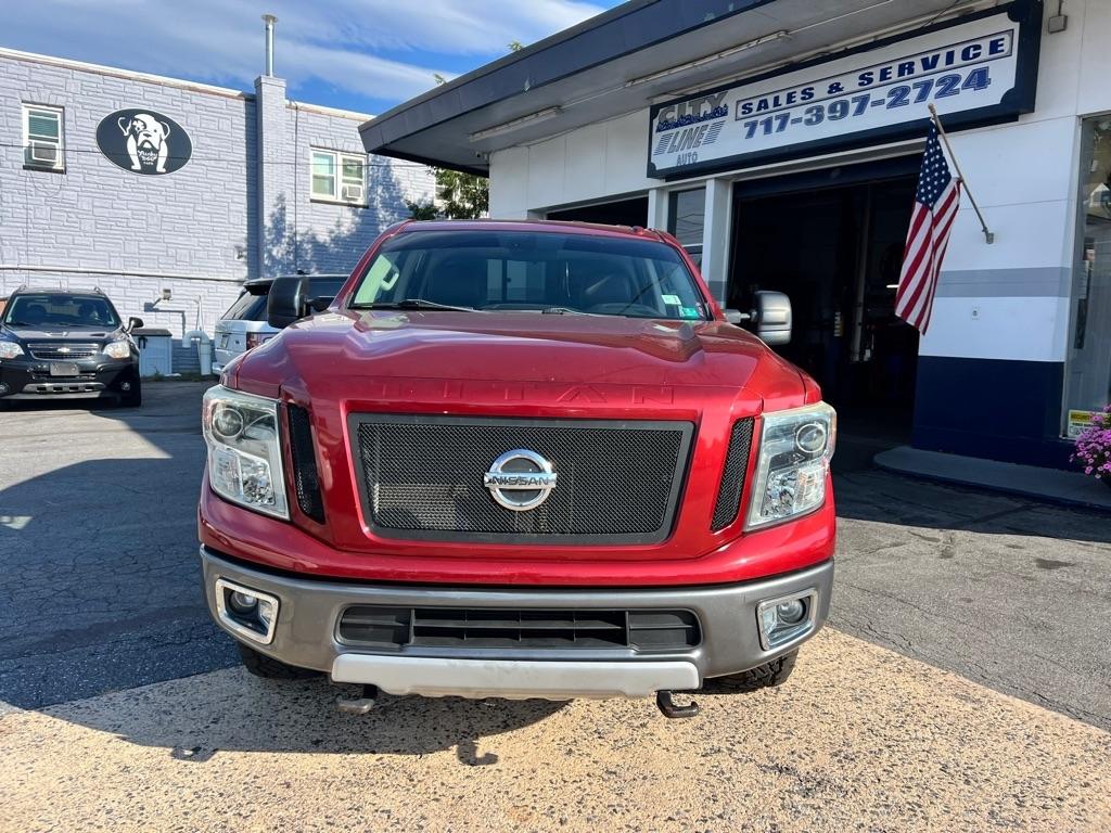 Nissan Titan photo 2
