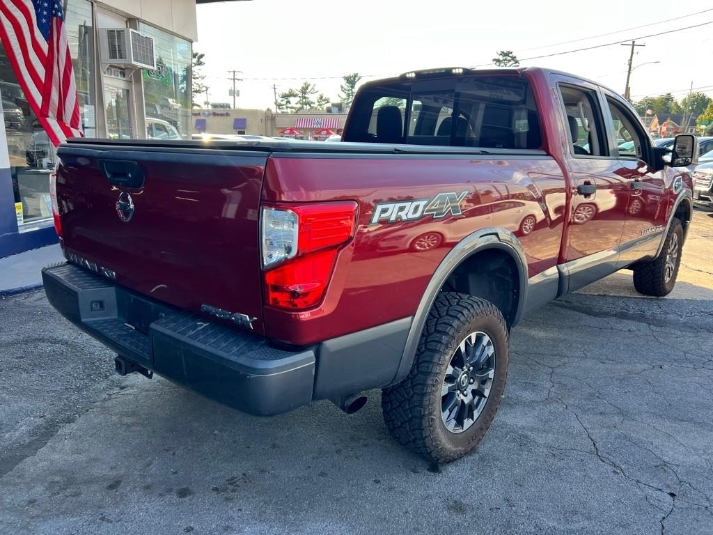 Nissan Titan photo 7