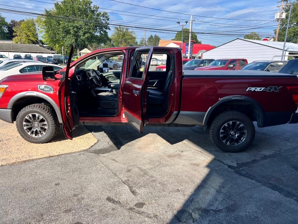 Nissan Titan photo 12