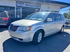 2010 Chrysler Town & Country 