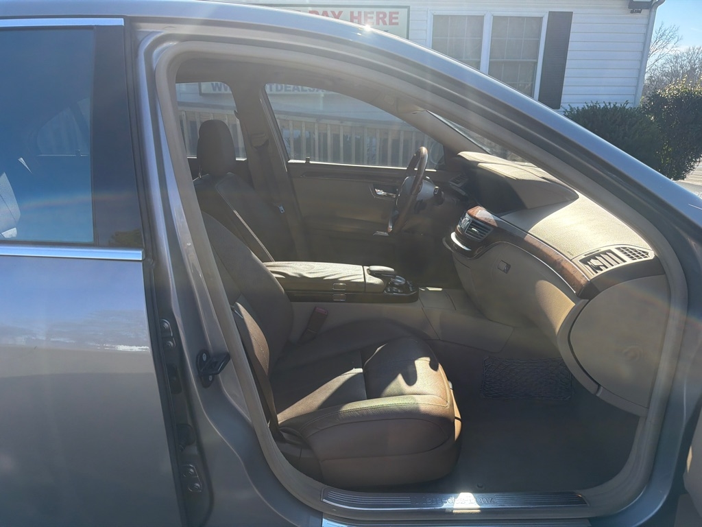Mercedes-Benz S-Class S550 4MATIC 2009