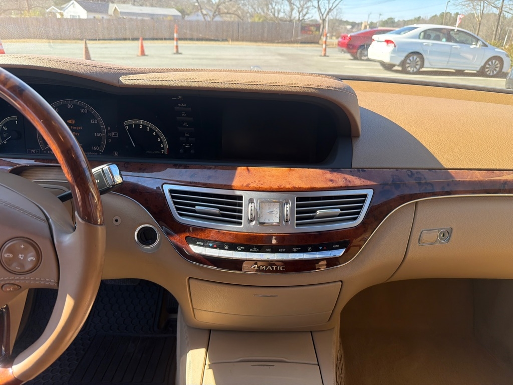 Mercedes-Benz S-Class S550 4MATIC 2009