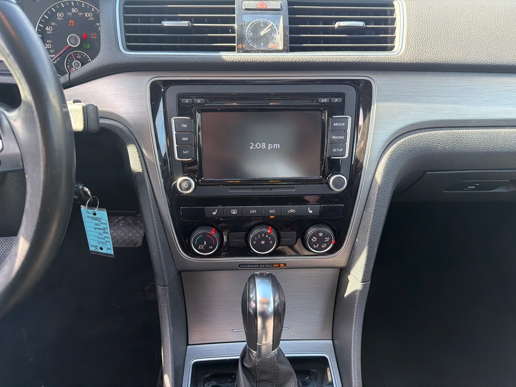 Volkswagen Passat 1.8T SE AT PZEV 2014