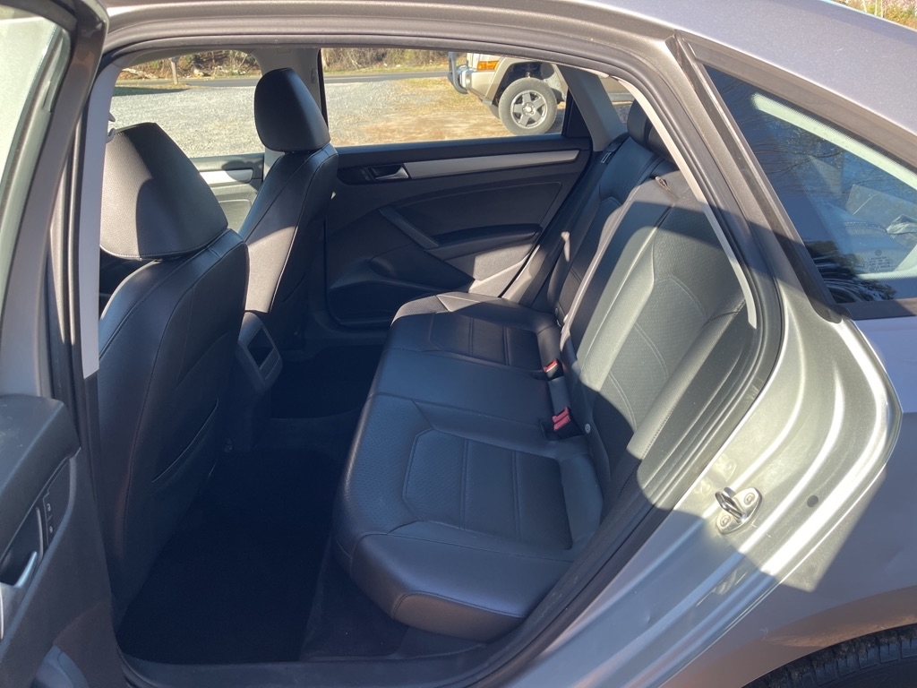 Volkswagen Passat 1.8T Wolfsburg AT 2014