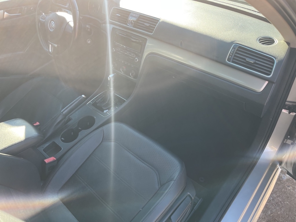 Volkswagen Passat 1.8T Wolfsburg AT 2014