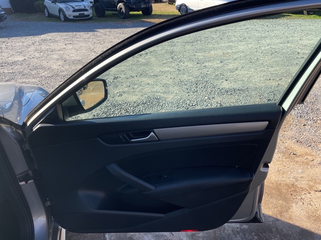 Volkswagen Passat 1.8T Wolfsburg AT 2014