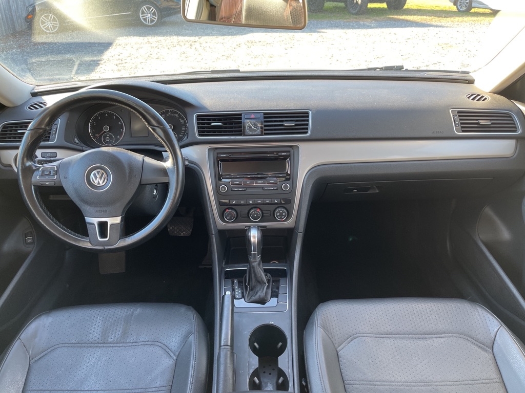 Volkswagen Passat 1.8T Wolfsburg AT 2014