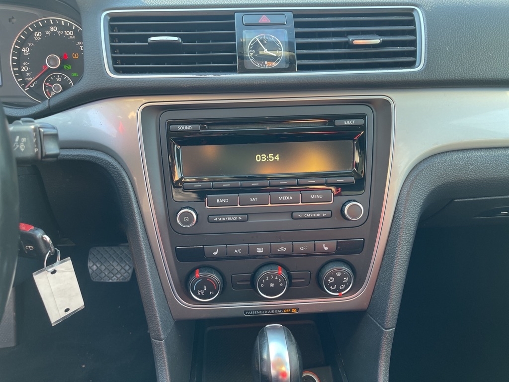 Volkswagen Passat 1.8T Wolfsburg AT 2014