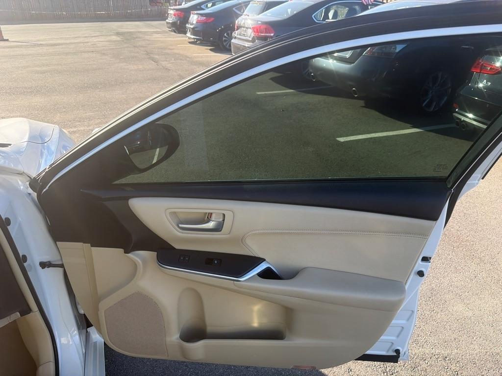 Toyota Camry Hybrid XLE 2015