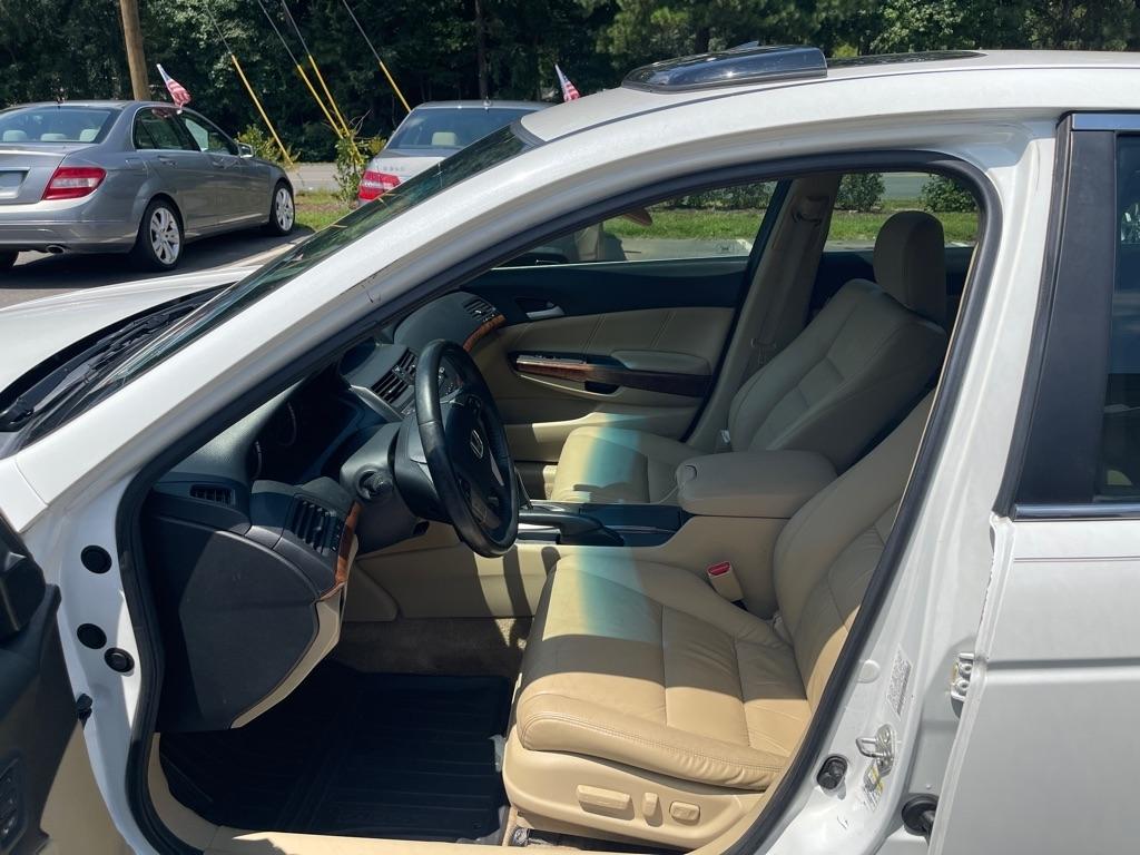 Honda Accord EX-L V-6 Sedan AT 2011