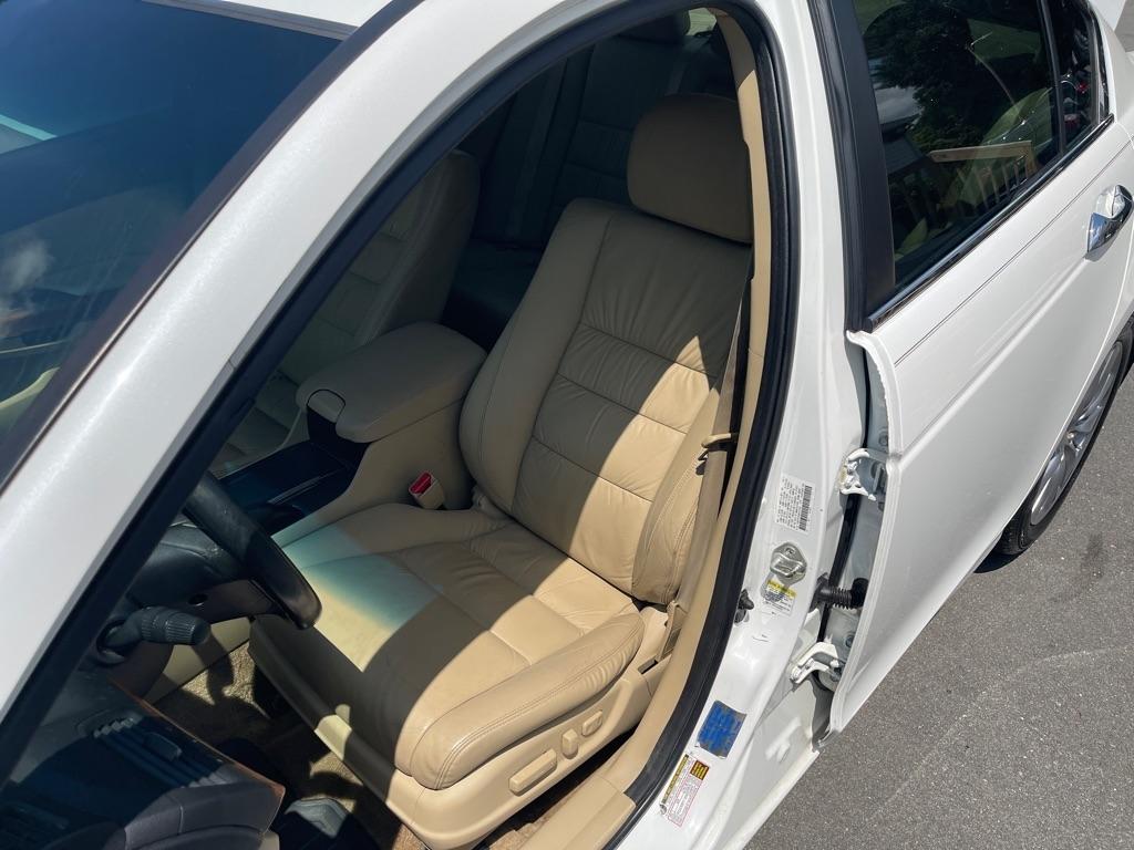 Honda Accord EX-L V-6 Sedan AT 2011