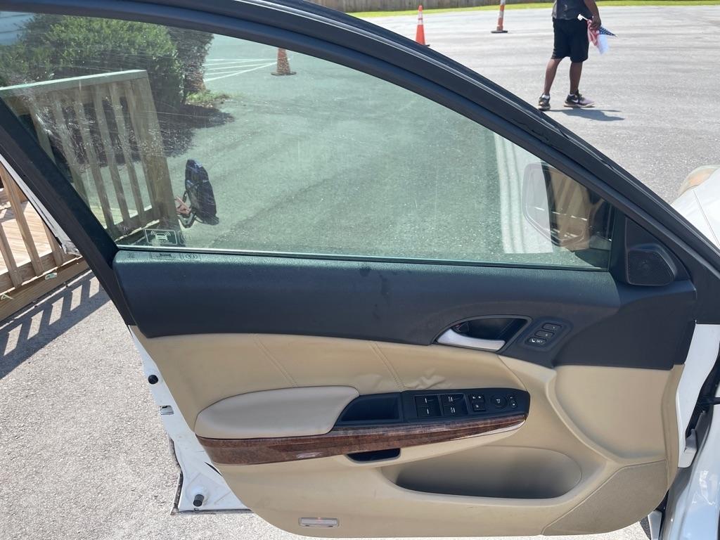 Honda Accord EX-L V-6 Sedan AT 2011