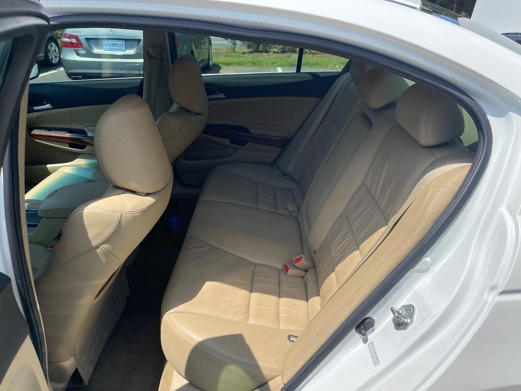 Honda Accord EX-L V-6 Sedan AT 2011