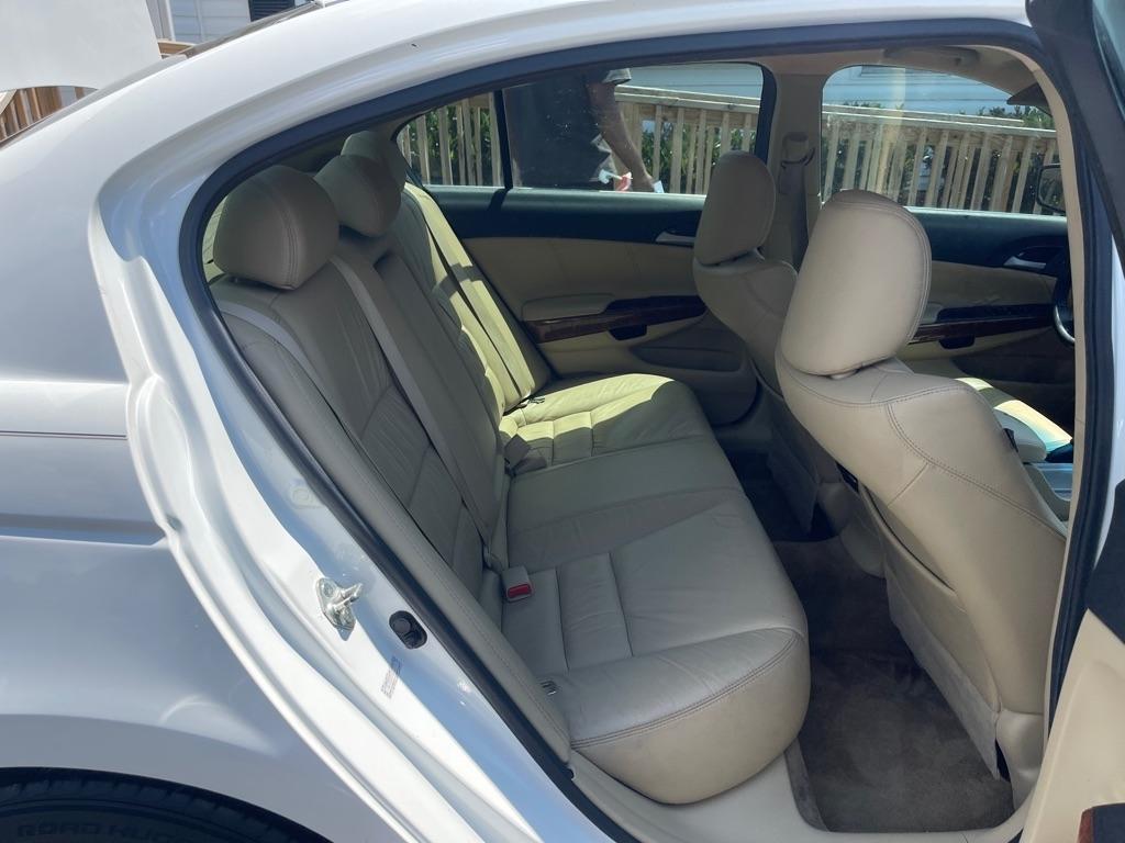 Honda Accord EX-L V-6 Sedan AT 2011